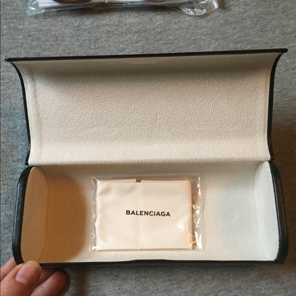 NEW Balenciaga Cat Eye Sunglasses - Picture 6 of 6